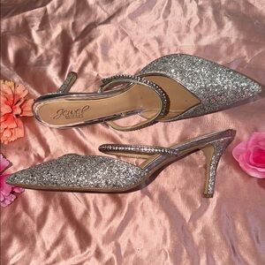 Jewel Badgley Mischka Silver Glitter Pointed Slingback Heels